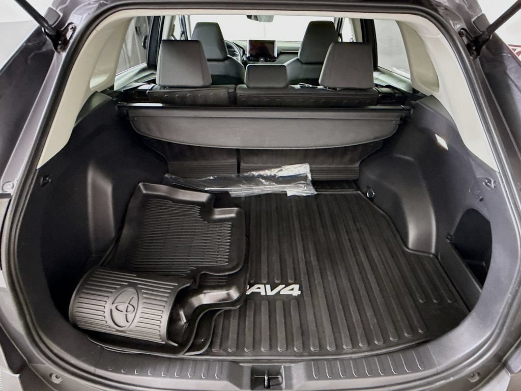 Certified 2025 Toyota RAV4 XLE AWD/4WD image 28