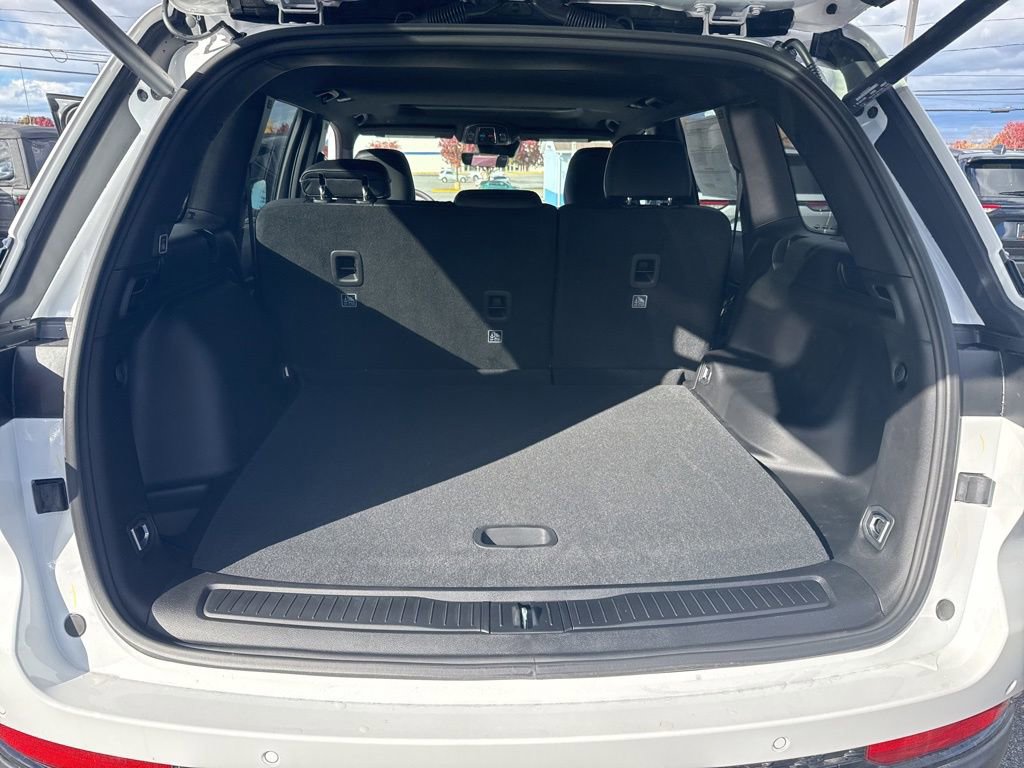 New 2025 Jeep Grand Cherokee Altitude image 17
