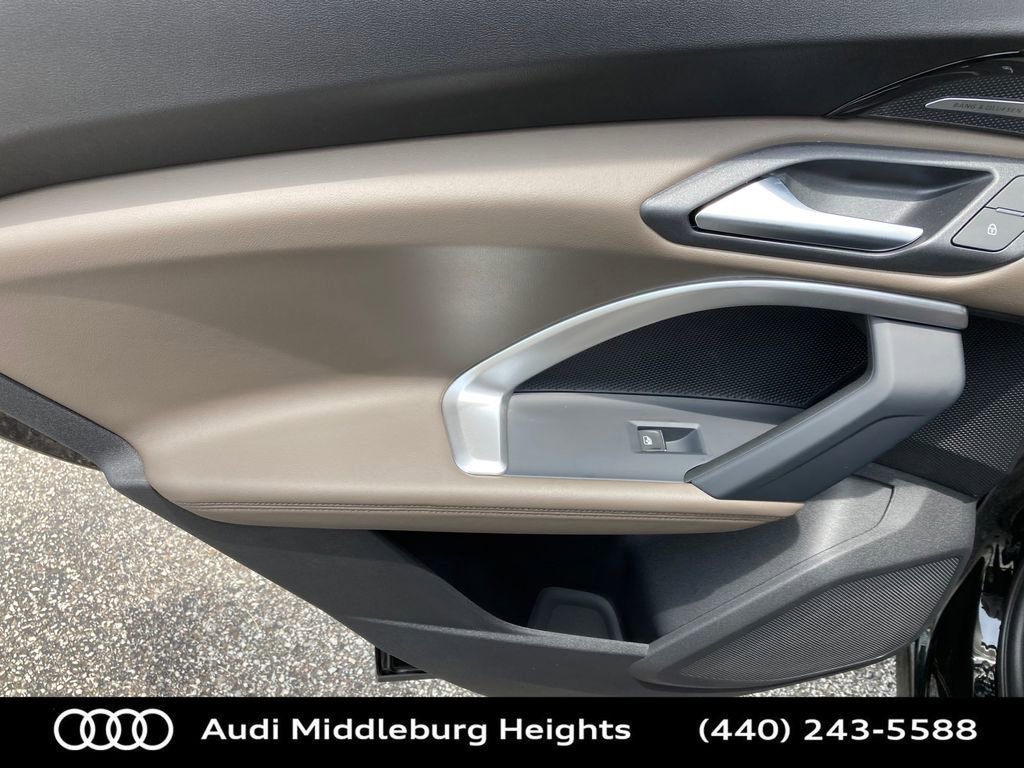 Used 2025 Audi Q5 Premium w/ Convenience Package image 29