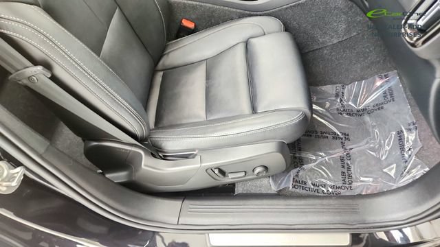 Used 2024 Volvo XC40 B5 Plus w/ Protection Package Premier AWD/4WD image 38
