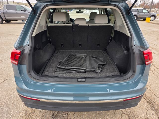 Used 2020 Volkswagen Tiguan SE w/ Panoramic Sunroof Package image 12