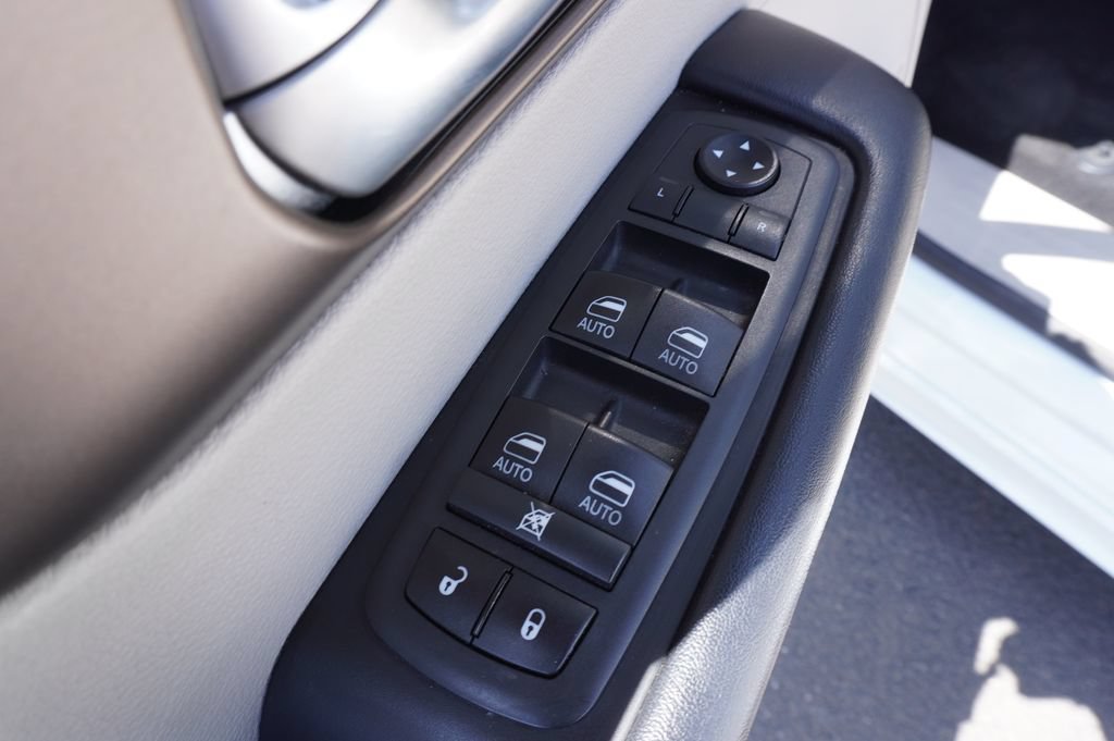 Used 2019 Chrysler Pacifica Touring-L Plus FWD image 16