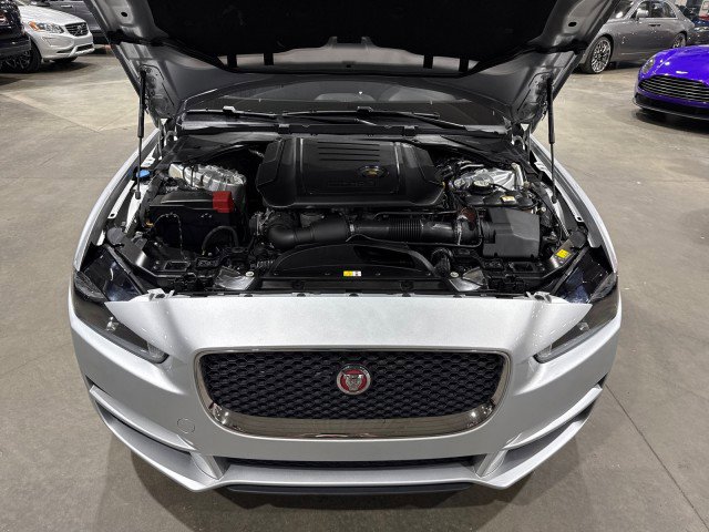 Used 2017 Jaguar XE Premium image 18
