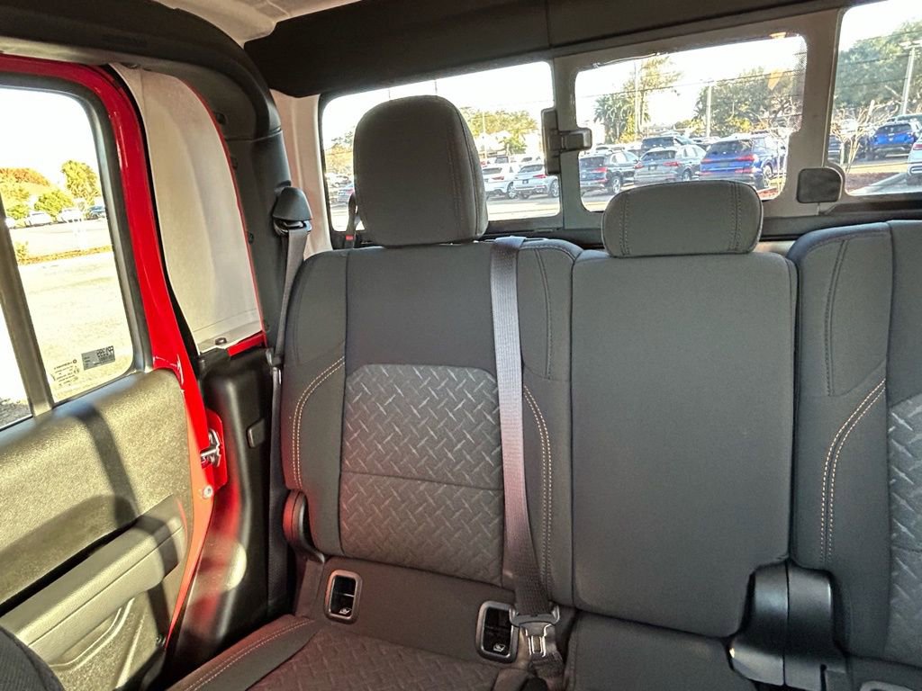 Used 2025 Jeep Gladiator Mojave w/ Convenience Group image 12