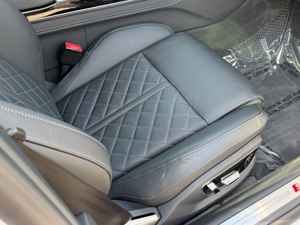 Used 2024 Audi S8 image 17