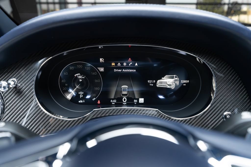 Used 2022 Bentley Bentayga AWD/4WD image 32