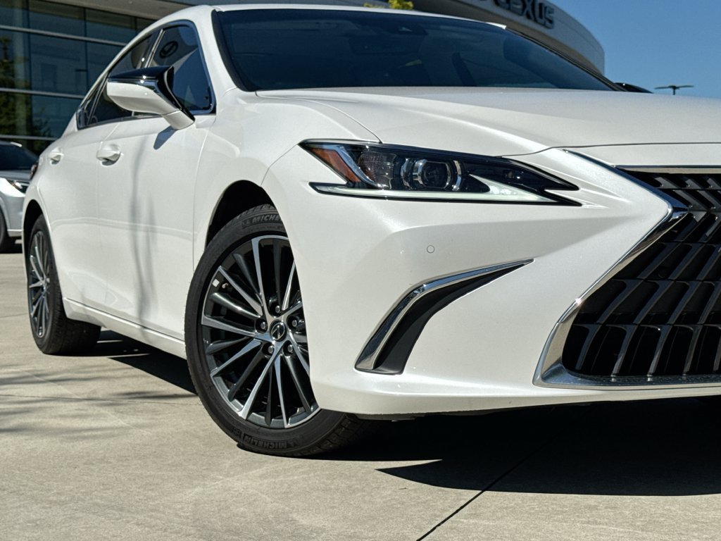 Used 2025 Lexus ES 300h w/ Premium Package FWD image 10