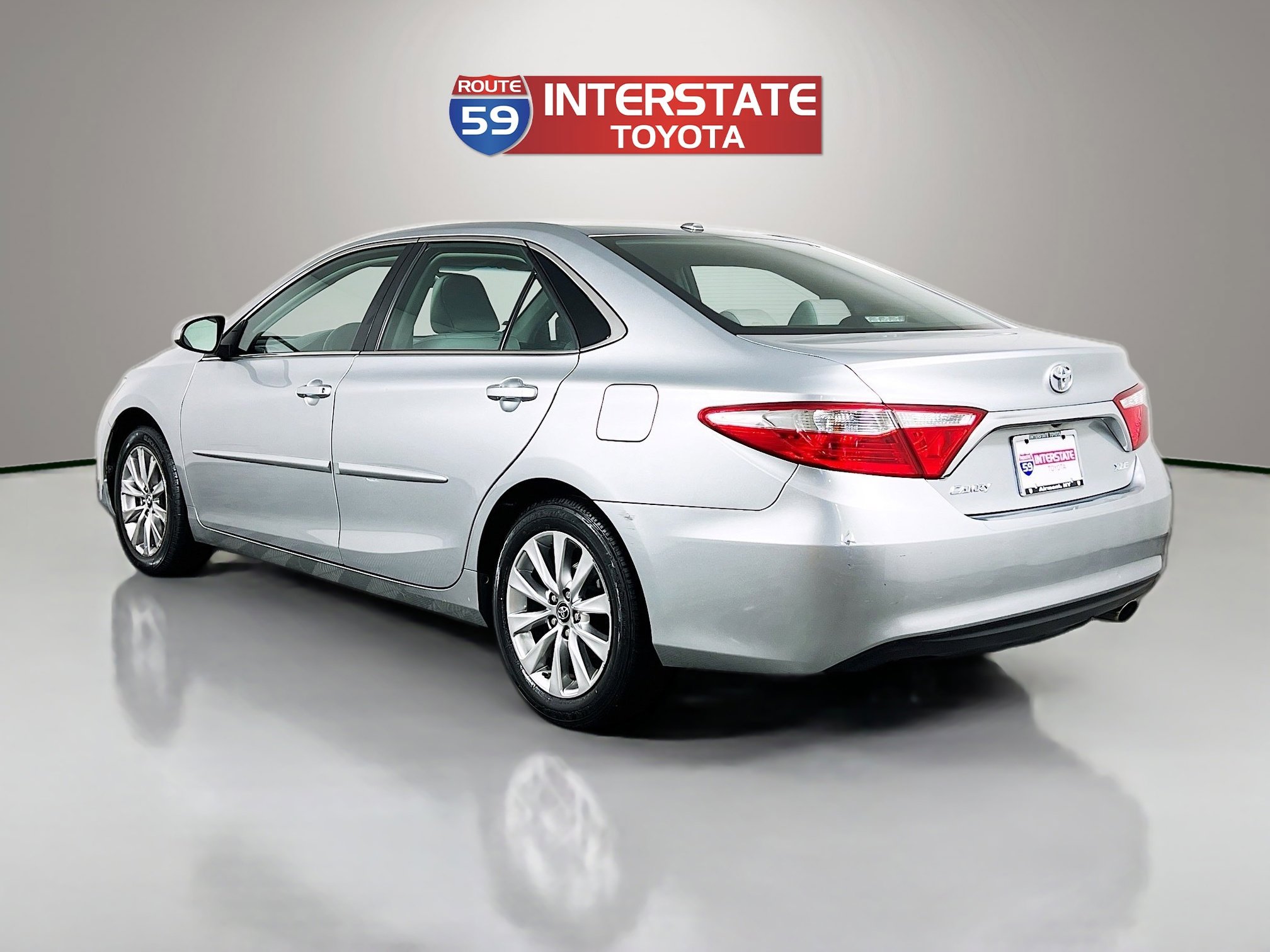 Used 2017 Toyota Camry XLE FWD image 5