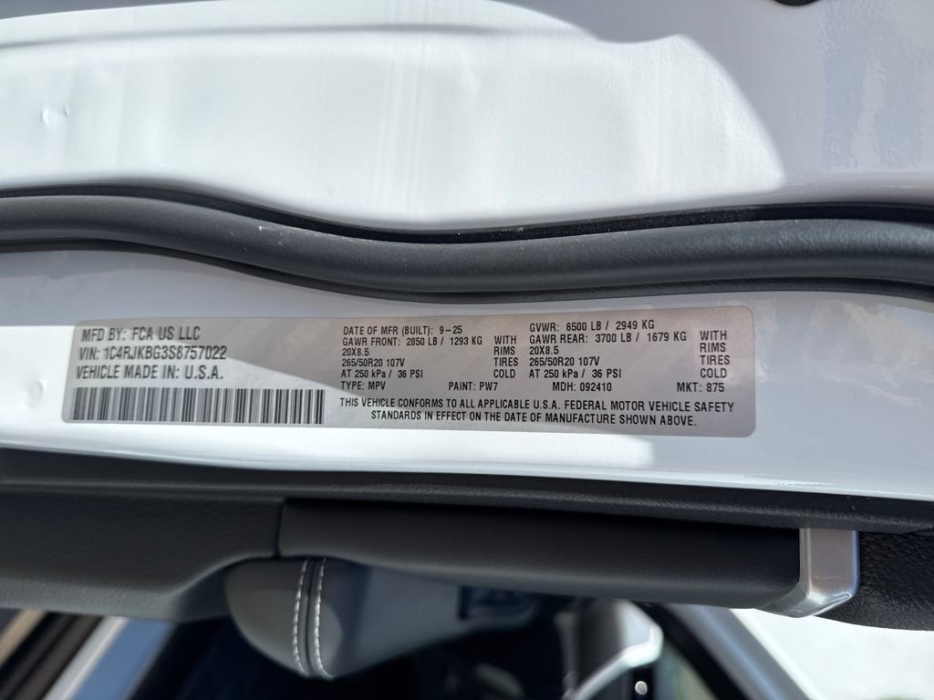 New 2025 Jeep Grand Cherokee L Limited w/ Black Appearance Package image 31