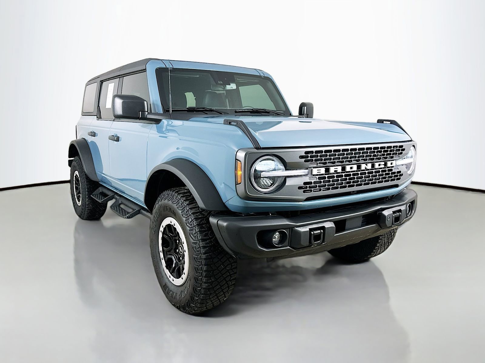 Used 2023 Ford Bronco Badlands w/ Sasquatch Package AWD/4WD image 3