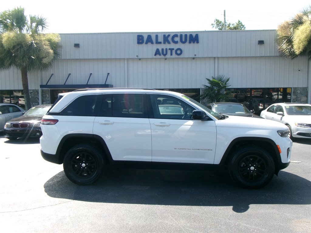 Used 2022 Jeep Grand Cherokee Laredo w/ Luxury Tech Group I image 1