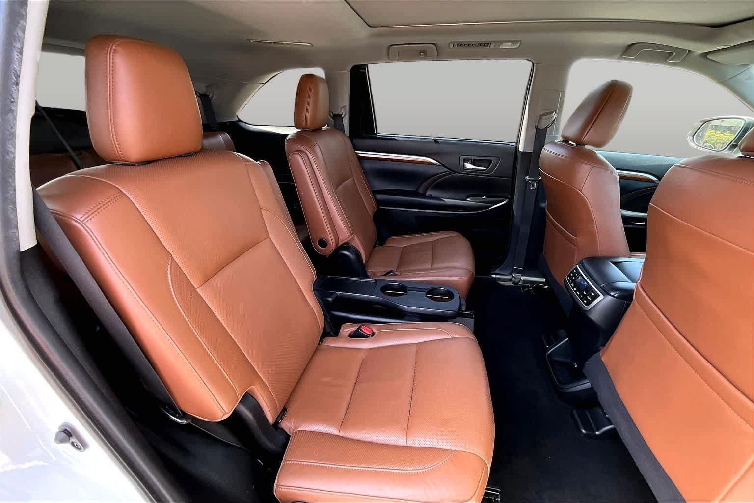 Used 2019 Toyota Highlander Limited Platinum FWD image 19