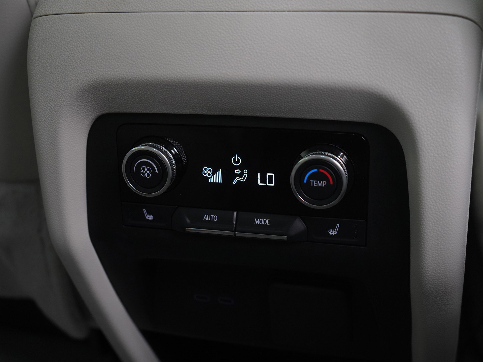 Used 2025 Buick Enclave Avenir image 16