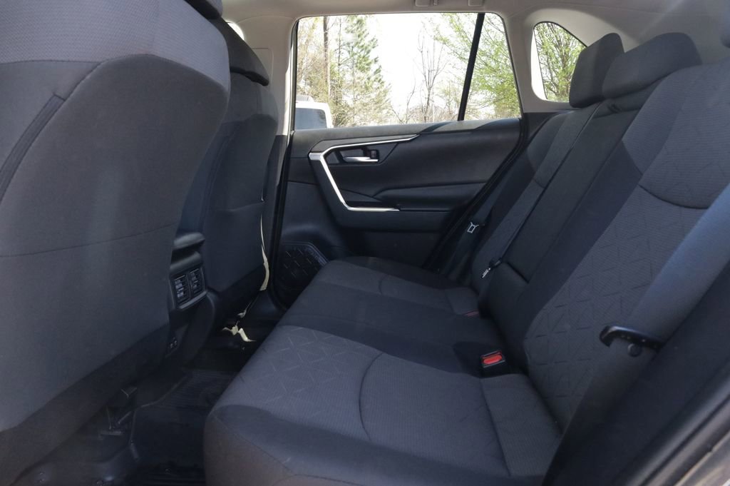 Used 2020 Toyota RAV4 XLE w/ Convenience Package image 12