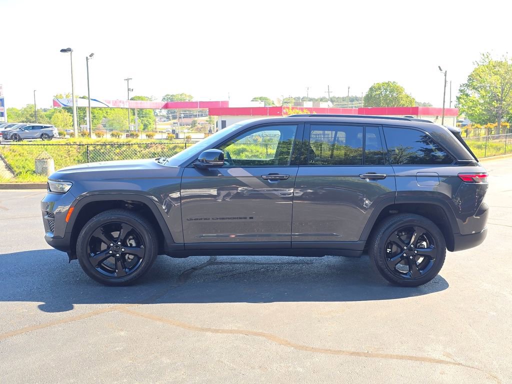Used 2023 Jeep Grand Cherokee Altitude image 6