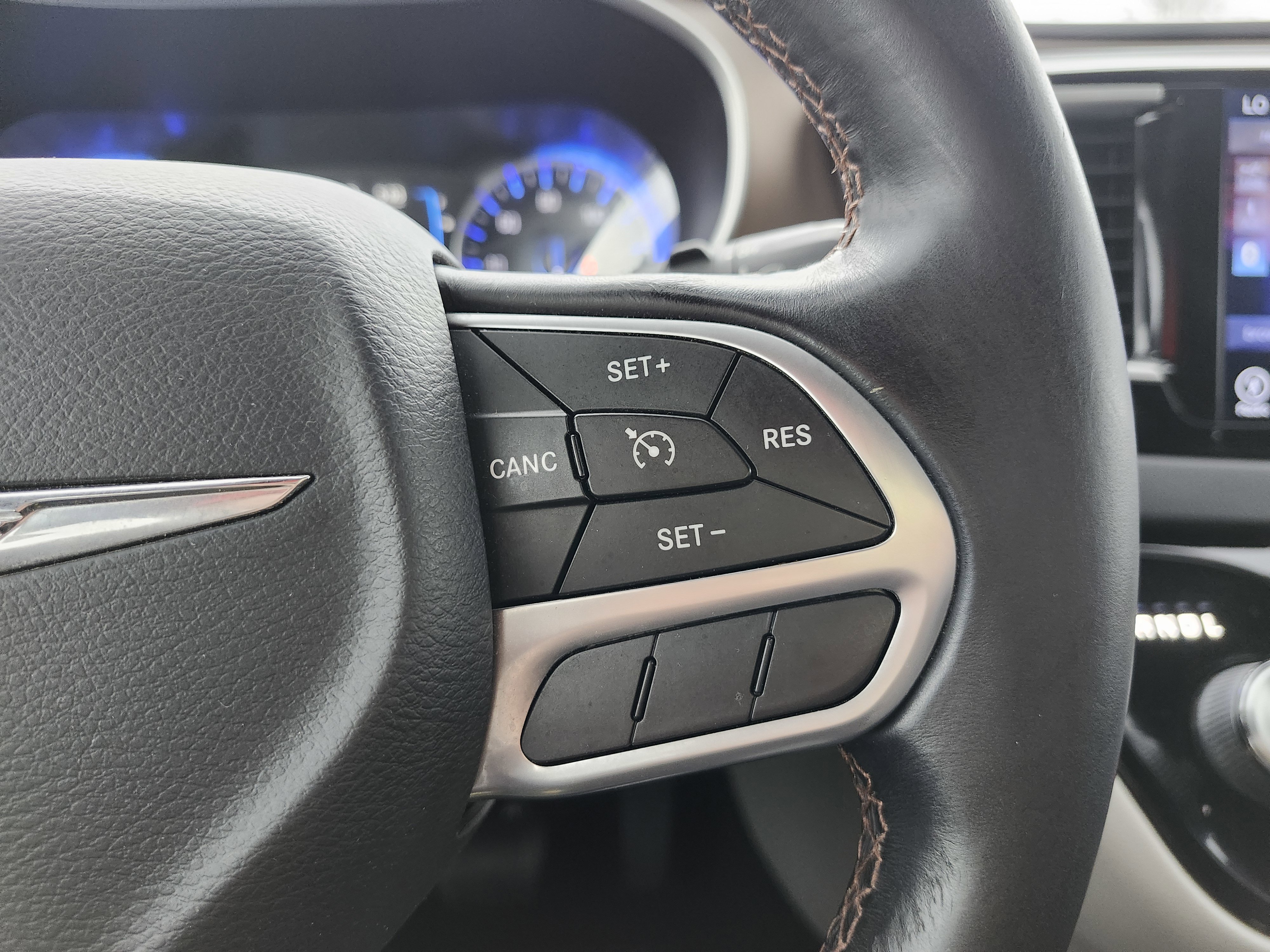 Used 2017 Chrysler Pacifica Touring-L image 33