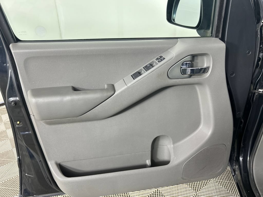 Used 2012 Nissan Frontier SV RWD image 12
