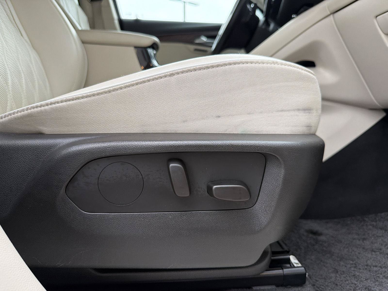 Used 2023 Buick Envision Avenir AWD/4WD image 39