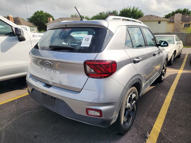 Used 2025 Hyundai Venue SEL image 6