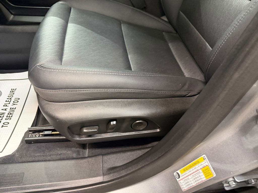 Certified 2025 Chevrolet Equinox LT w/ Convenience Package II image 13