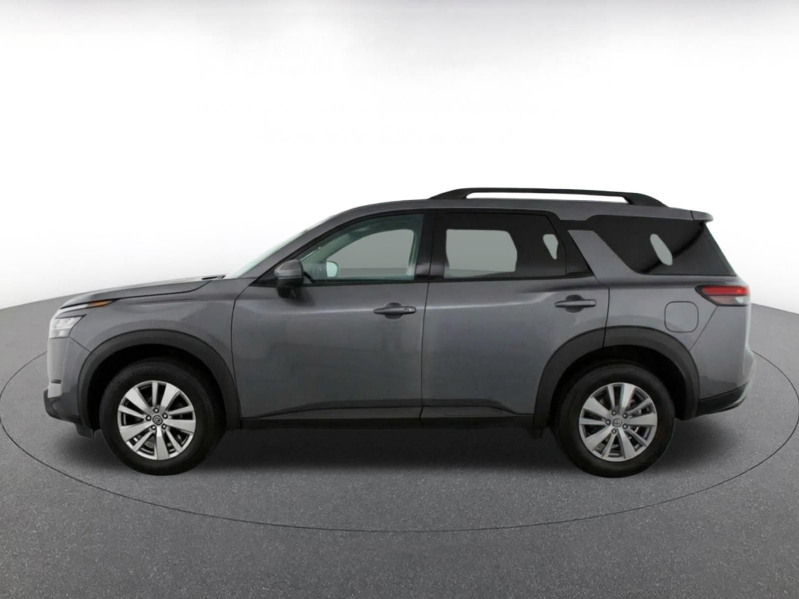Used 2025 Nissan Pathfinder SV FWD image 10