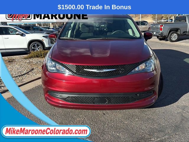 Used 2023 Chrysler Voyager LX image 2