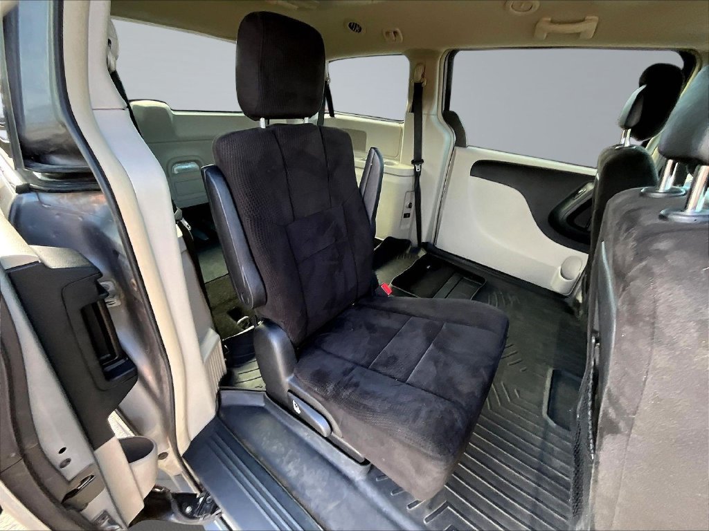 Used 2013 Dodge Grand Caravan Crew FWD image 27