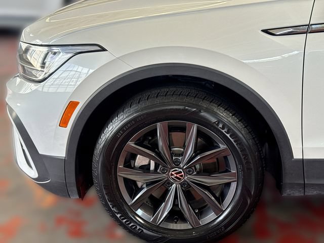 Certified 2023 Volkswagen Tiguan SE w/ Panoramic Sunroof Package FWD image 20