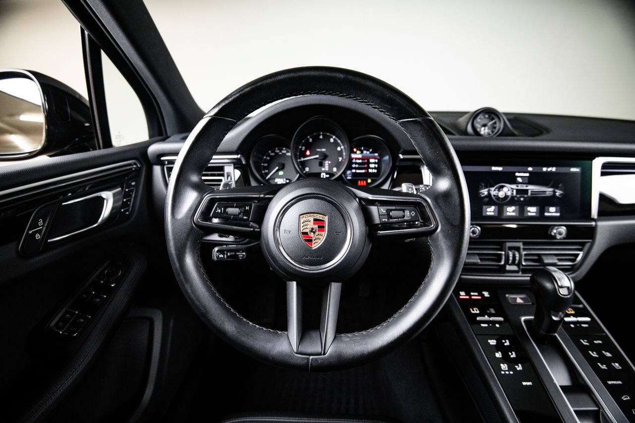 Certified 2023 Porsche Macan AWD/4WD image 26