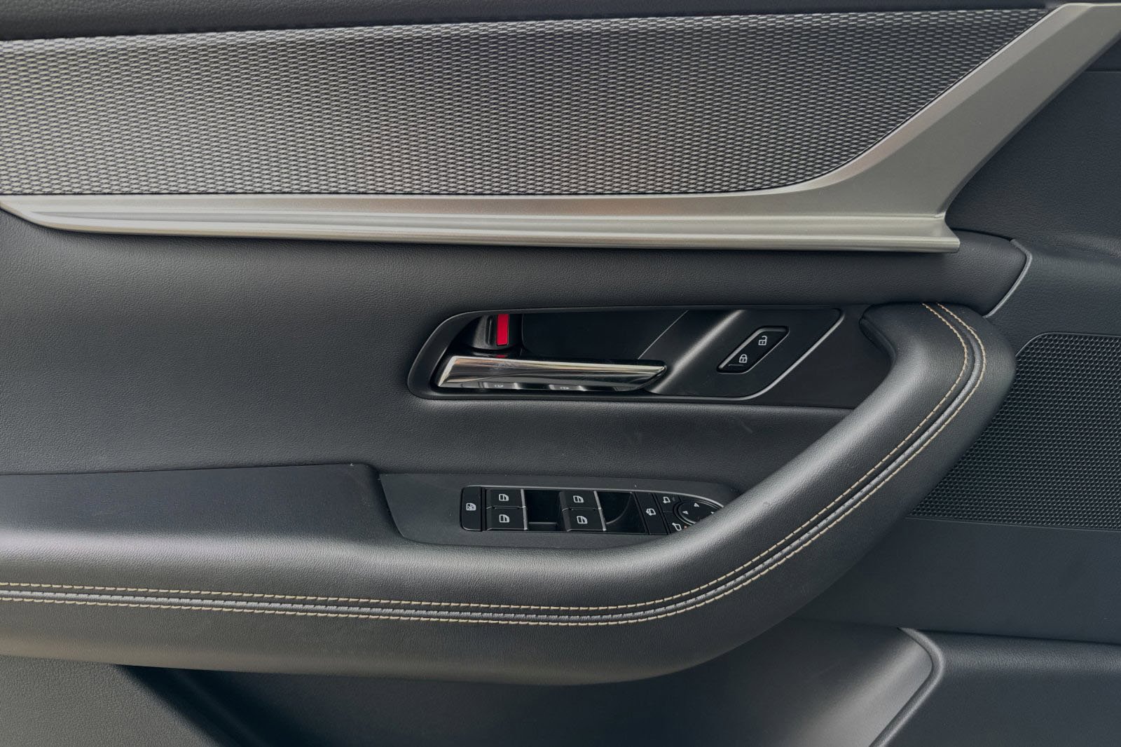 New 2025 MAZDA CX-70 Plug-In Hybrid w/ Premium Plus image 10