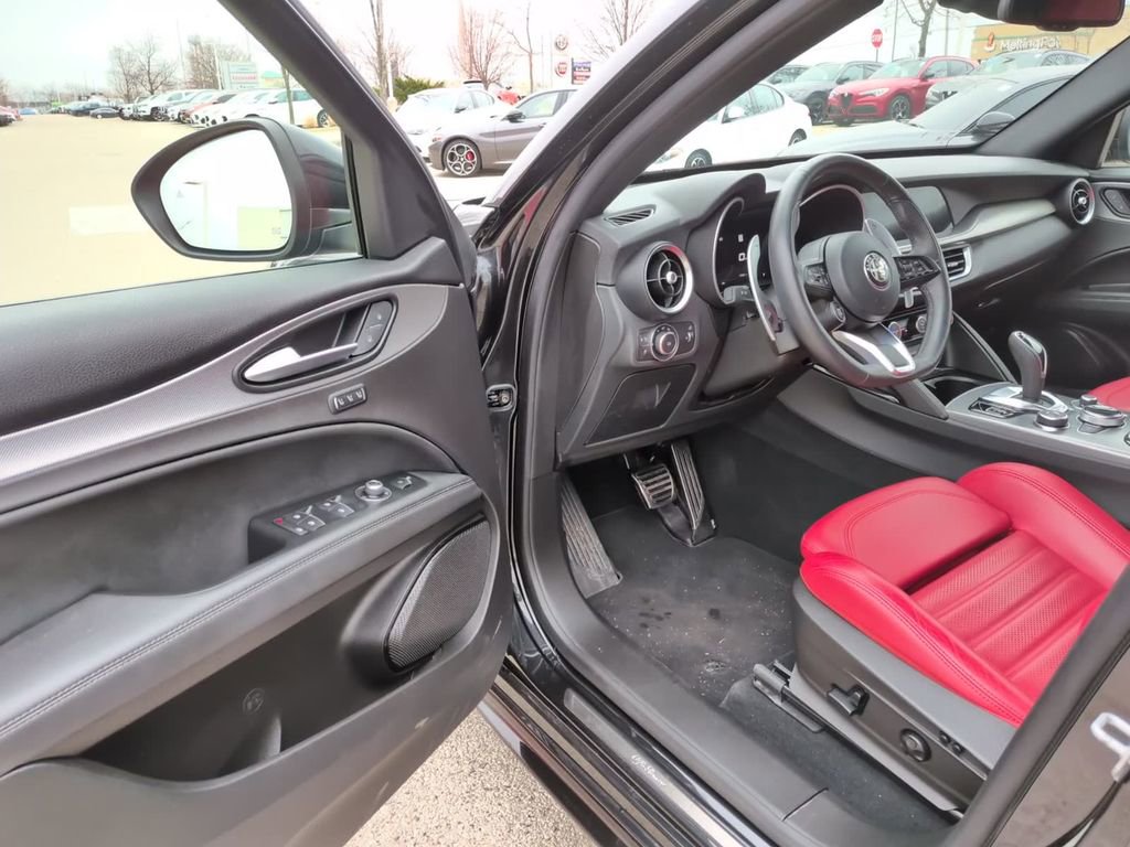Used 2024 Alfa Romeo Stelvio Veloce image 20
