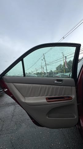 Used 2005 Toyota Camry XLE w/ VSC & Side Airbag Pkg FWD image 13