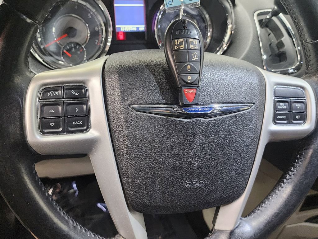 Used 2014 Chrysler Town & Country Touring image 37