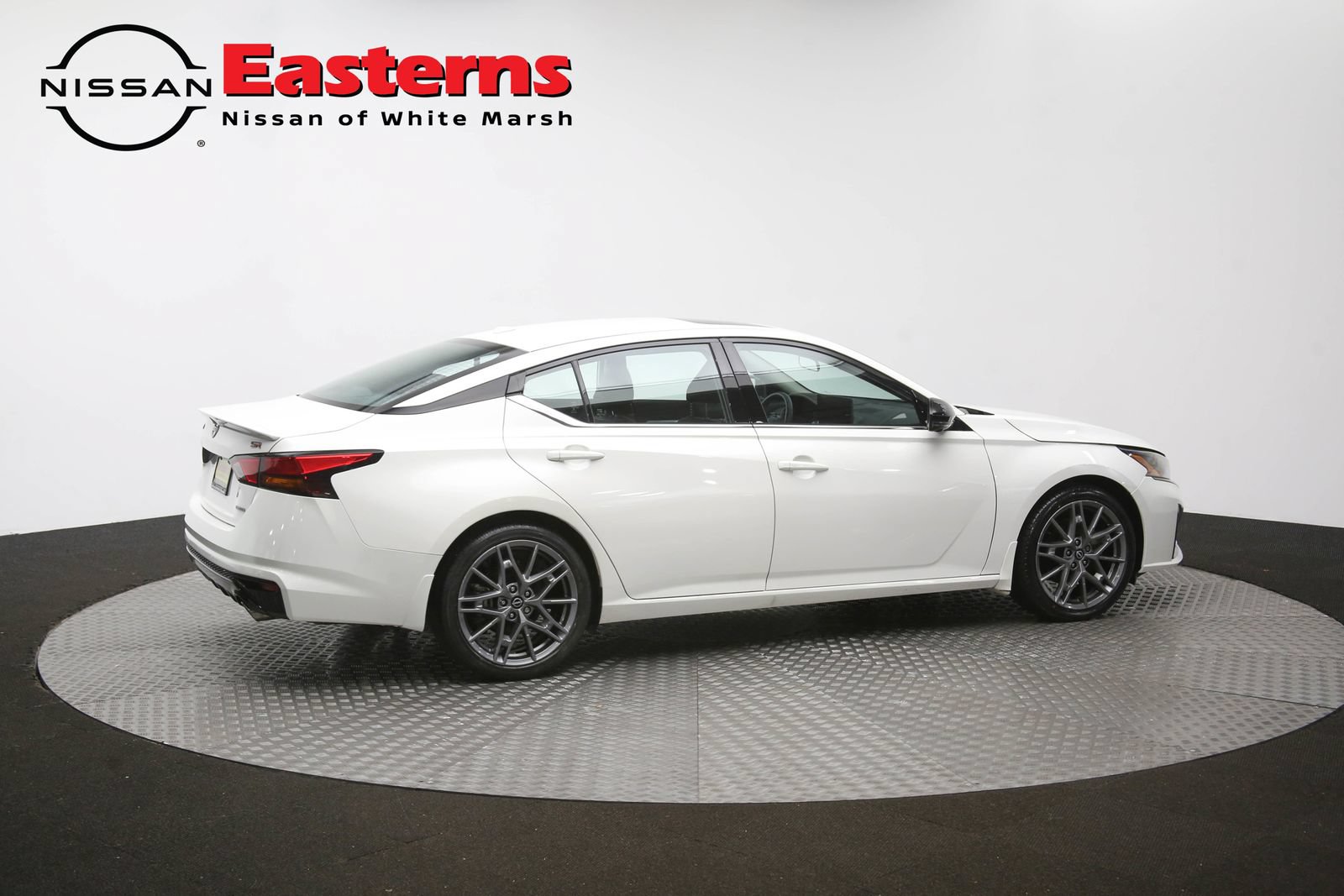 Used 2024 Nissan Altima 2.0 SR FWD image 41