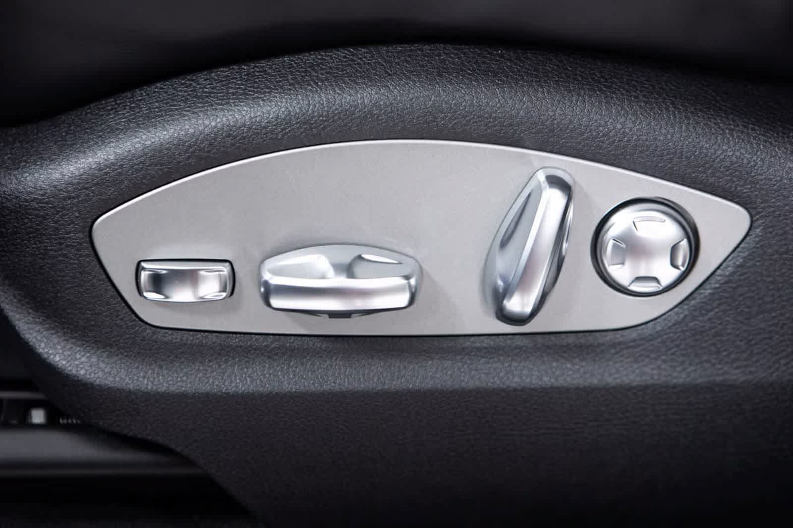 Certified 2026 Porsche Macan AWD/4WD image 23