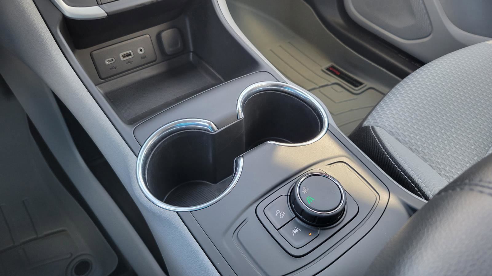 Used 2023 GMC Terrain SLE image 32