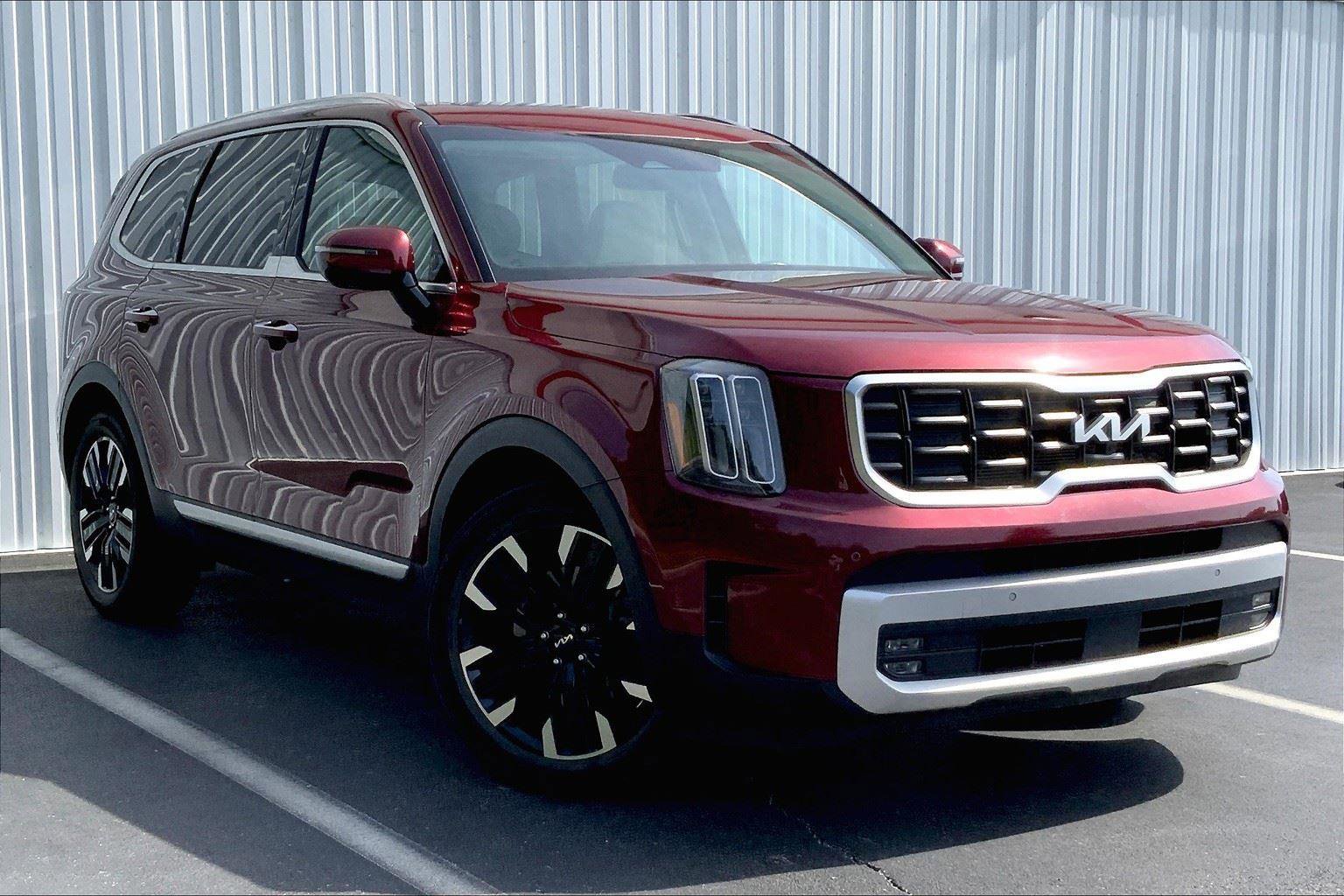 Used 2023 Kia Telluride SX image 2