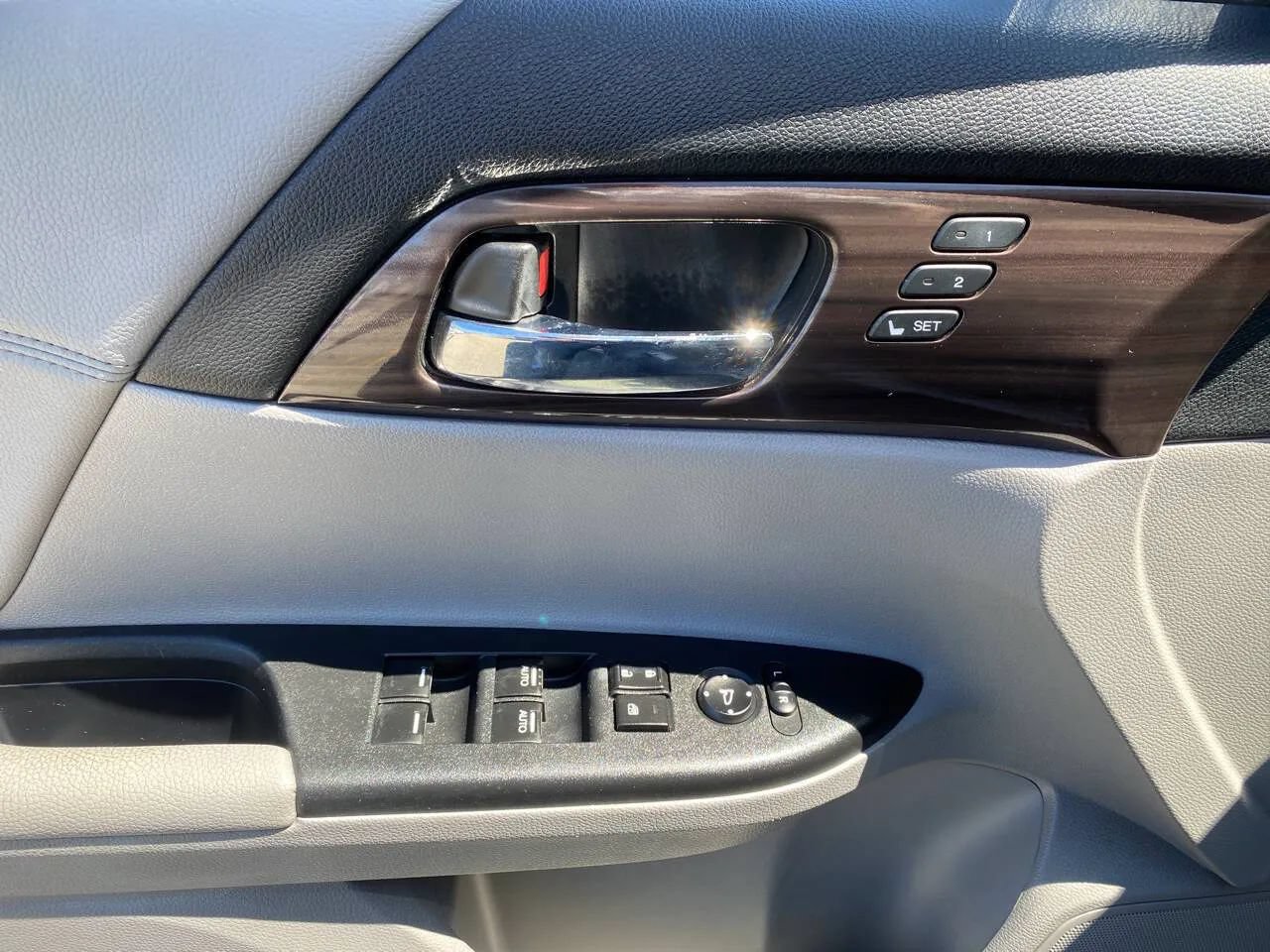 Used 2017 Honda Accord EX-L image 7
