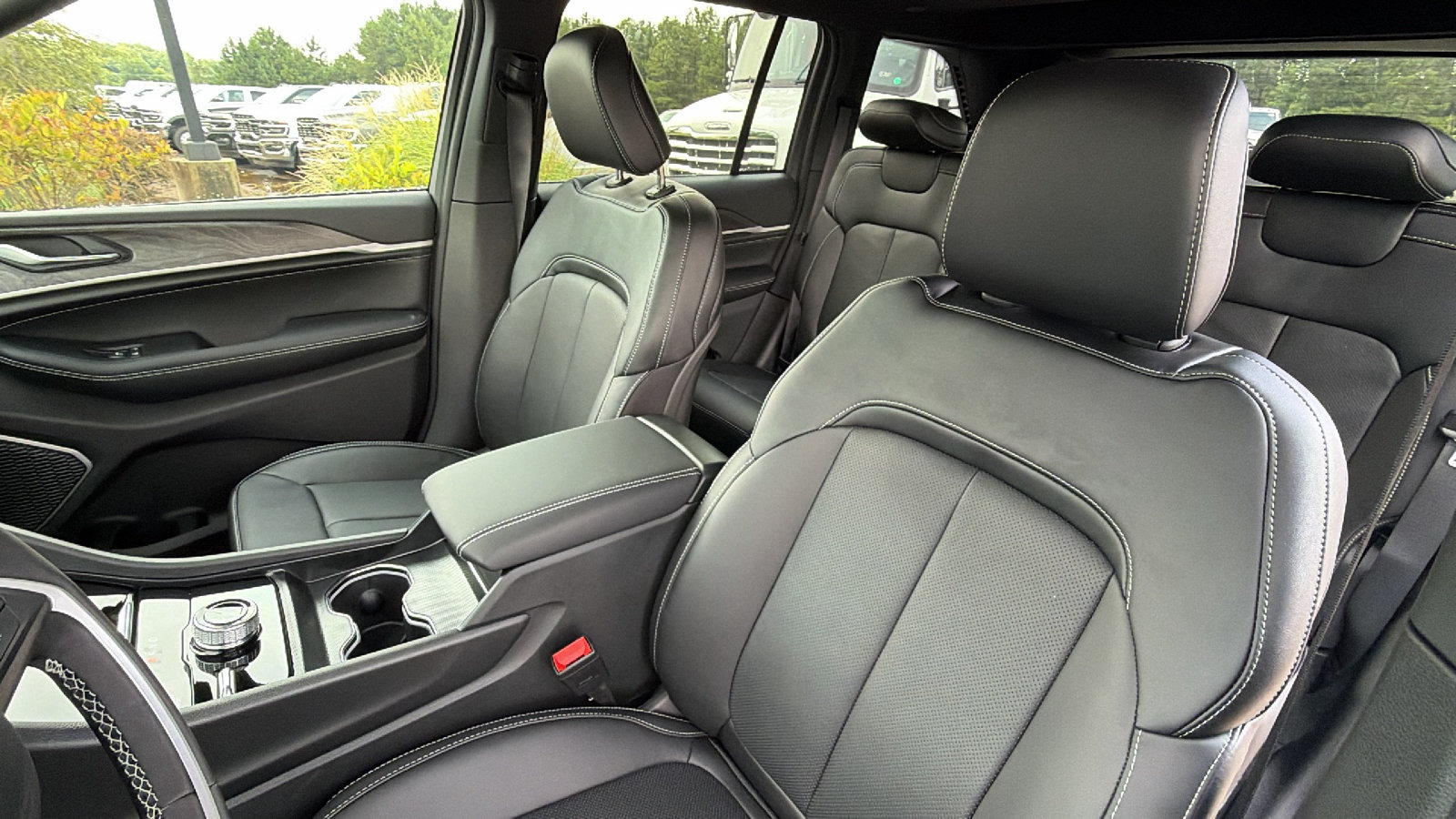 New 2026 Jeep Grand Cherokee Limited AWD/4WD image 16
