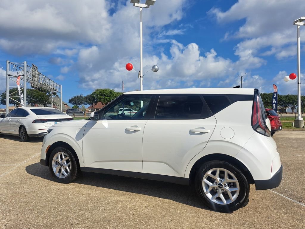 Used 2025 Kia Soul LX w/ LX Technology Package image 7