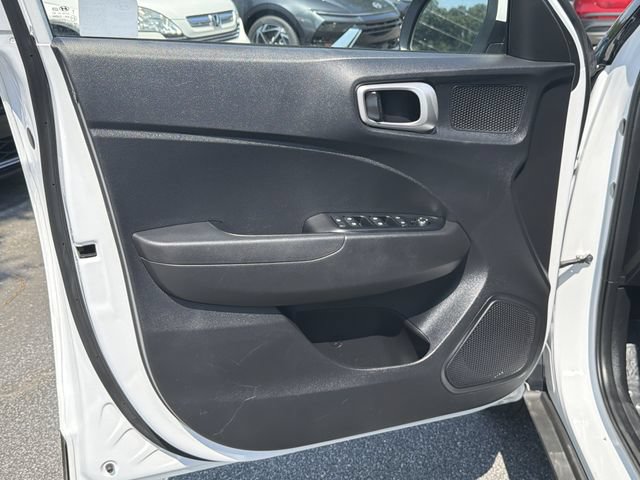 Certified 2025 Hyundai Venue SEL FWD image 12