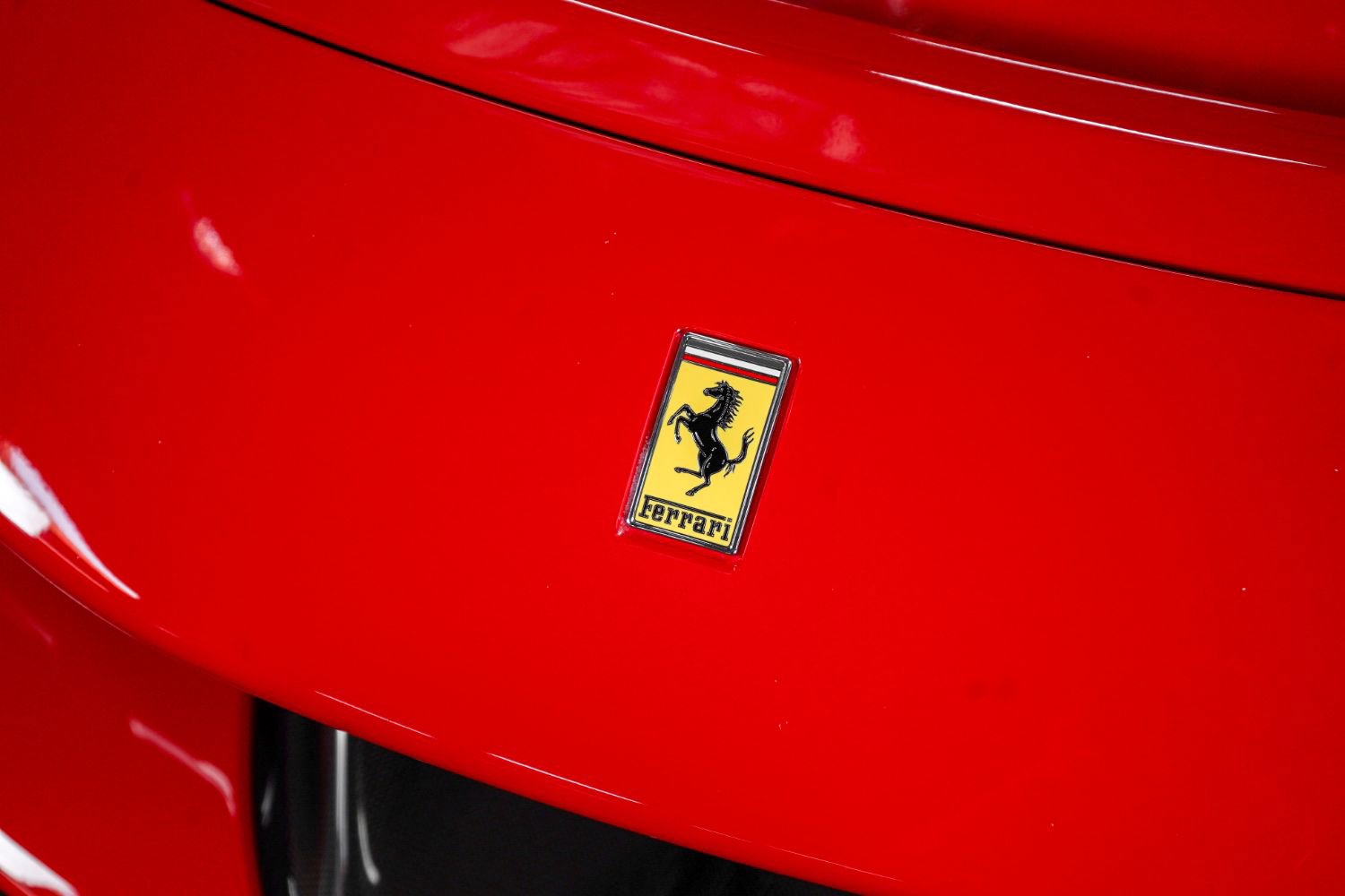 Used 2022 Ferrari SF90 Spider image 15