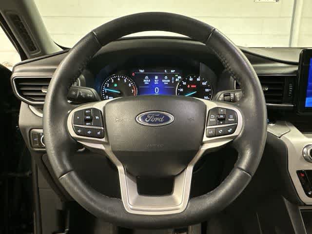 Used 2024 Ford Explorer XLT w/ Equipment Group 202A AWD/4WD image 7