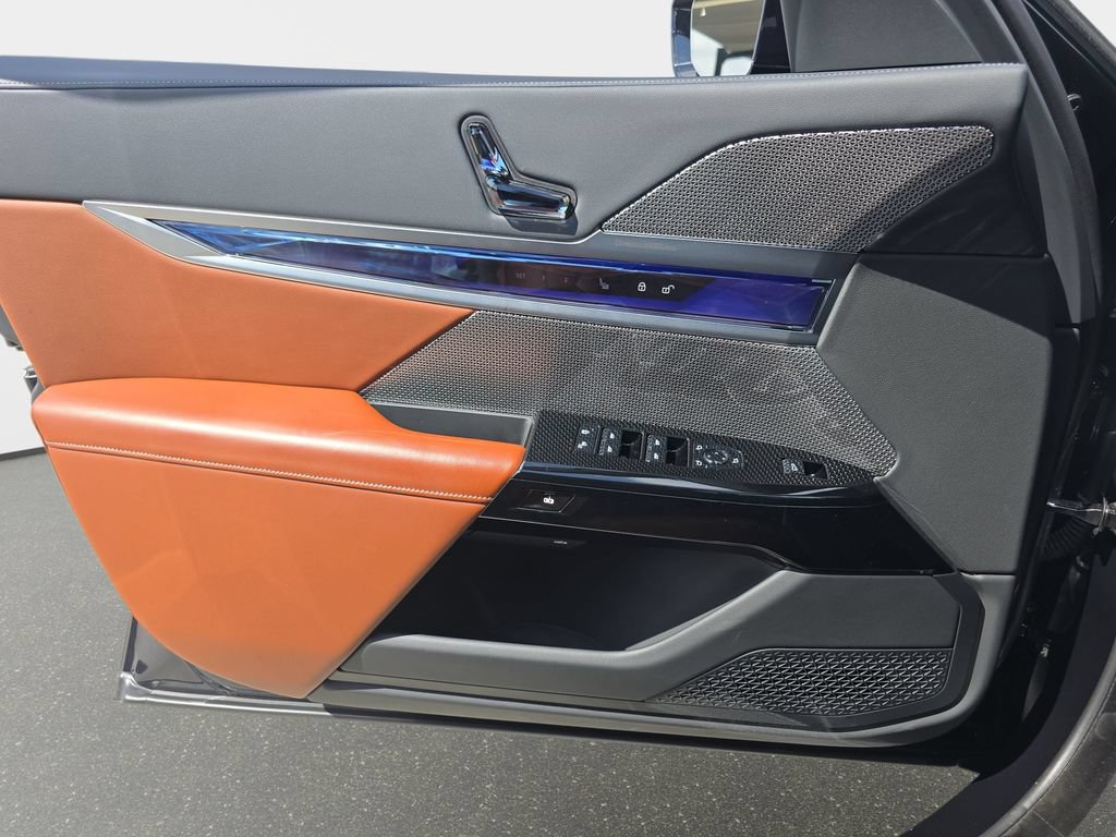 Used 2025 BMW i7 eDrive50 w/ M Sport Package RWD image 31