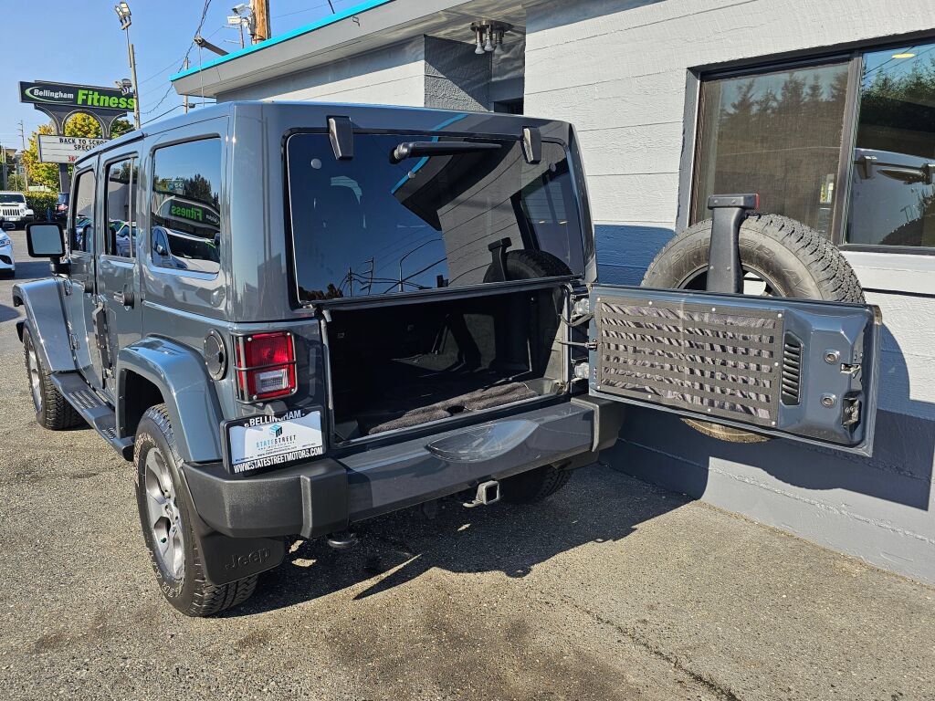 Used 2018 Jeep Wrangler Unlimited Sahara w/ Connectivity Group AWD/4WD image 17