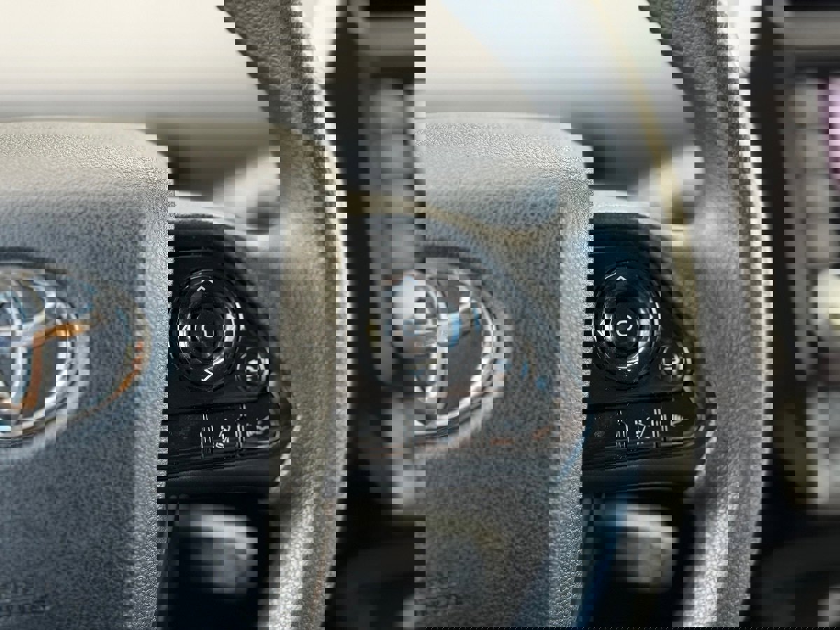 Used 2021 Toyota Prius LE w/ Carpet Mat Package (TMS) FWD image 20