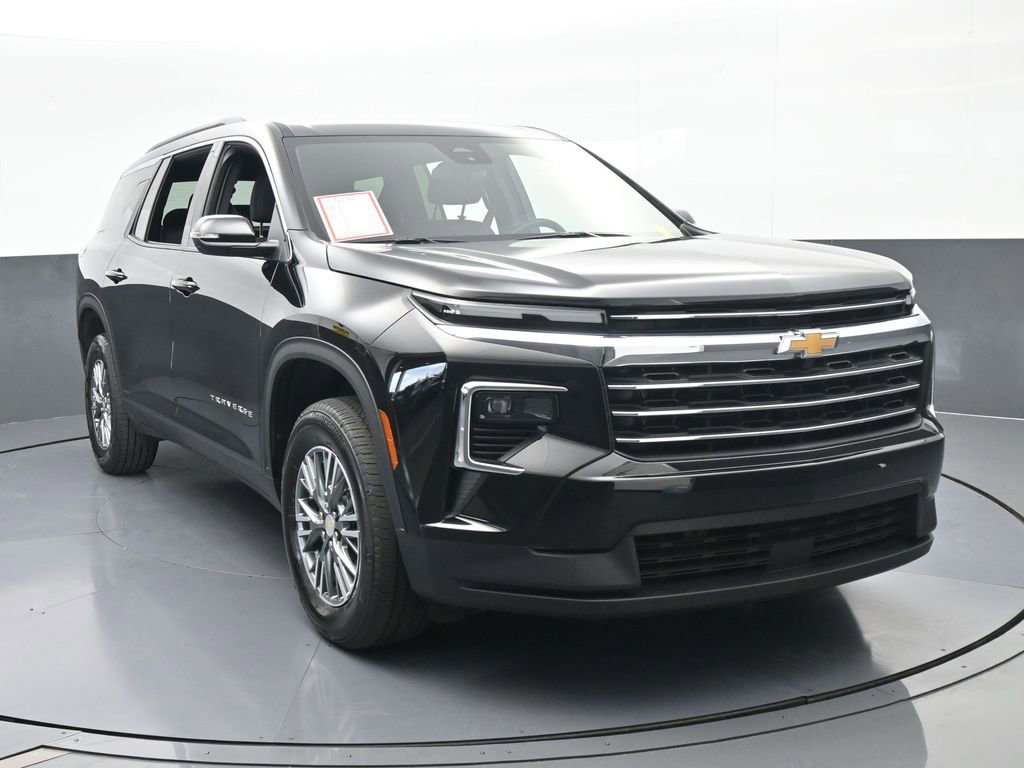 Used 2025 Chevrolet Traverse LT image 9