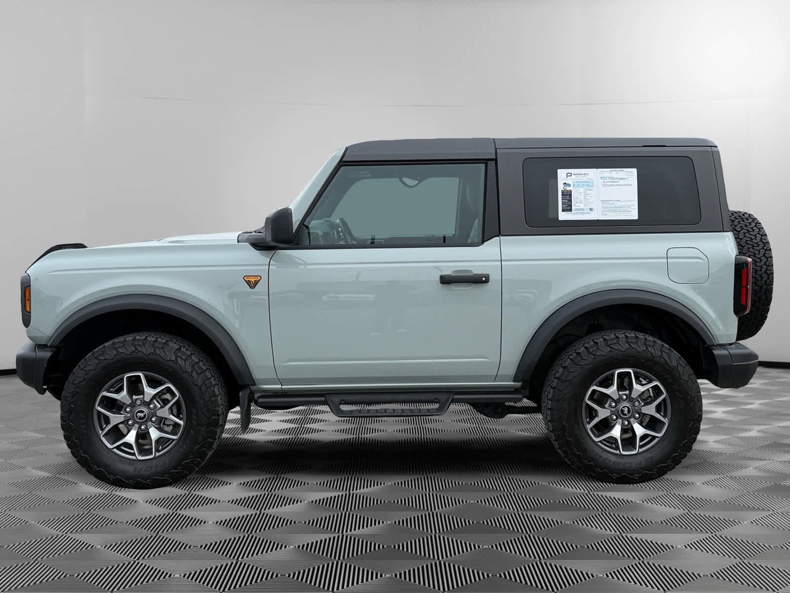 Used 2023 Ford Bronco Badlands image 2