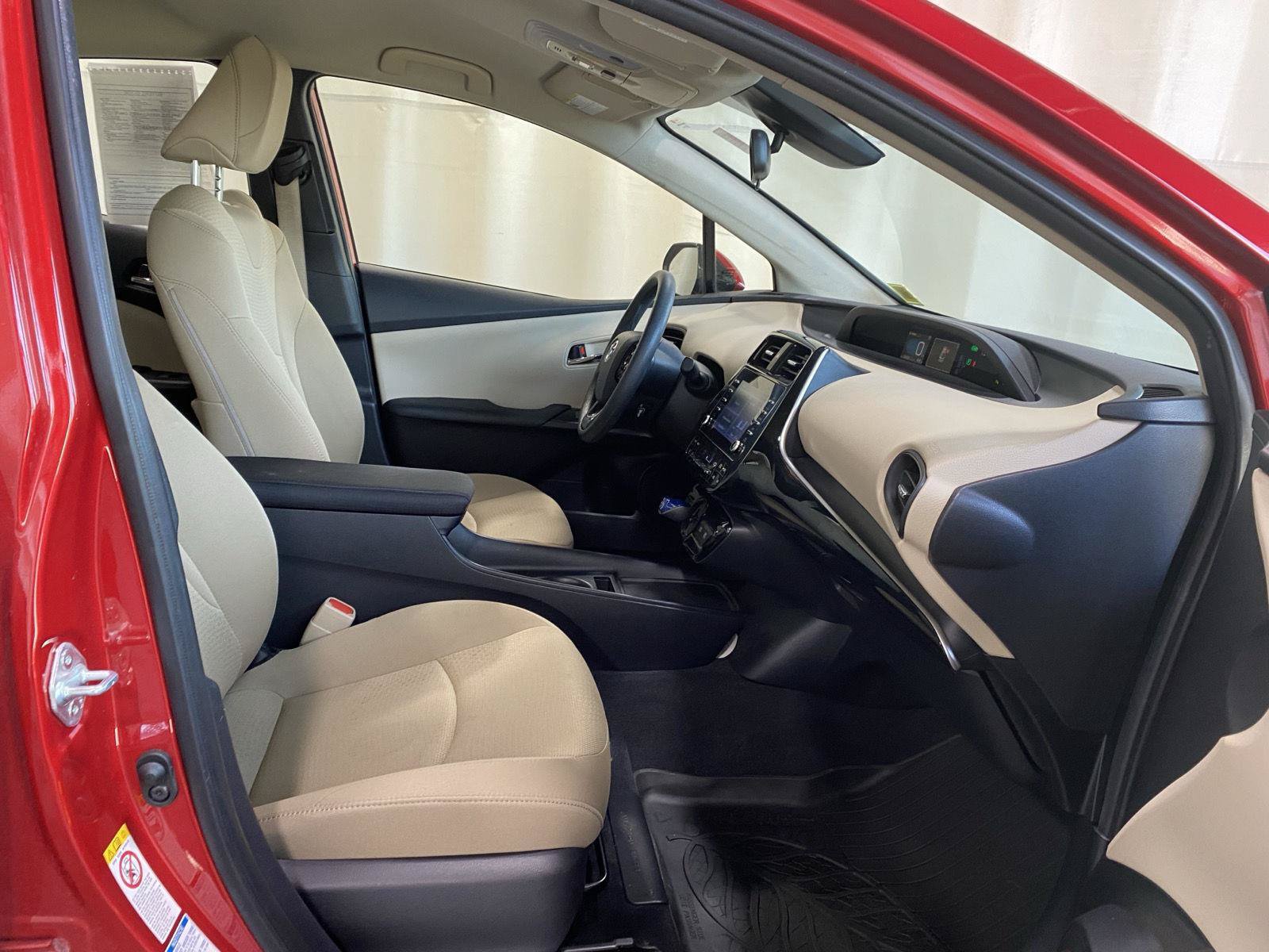 Used 2020 Toyota Prius LE AWD/4WD image 6