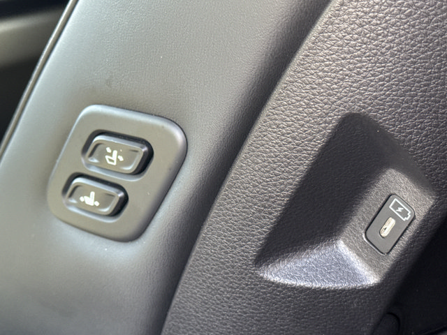 Used 2025 Kia Carnival SX FWD image 26
